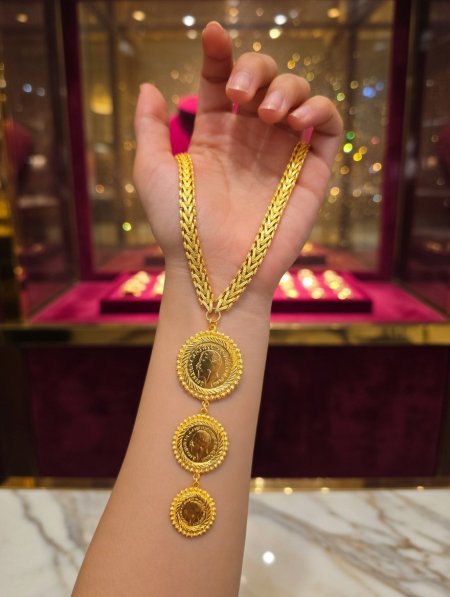 عقد ٣ ليرات تصميم ملكي