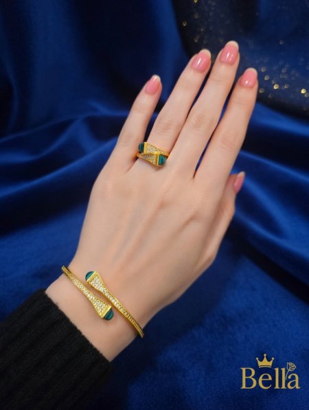 تشكيله من طقم اسواره وخاتم الزمرد