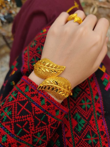 طقم إسواره اللوزه وخاتمها بتصميم عصري