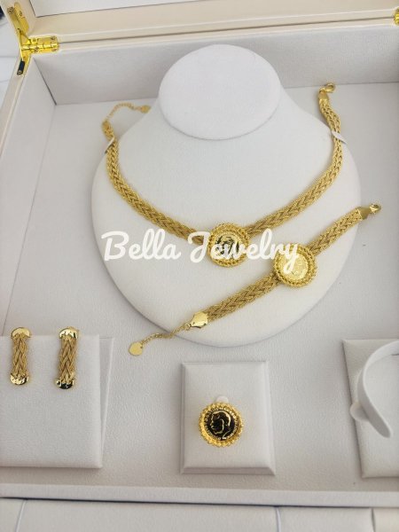 طقم جدل ناعم ليره ٤ قطع